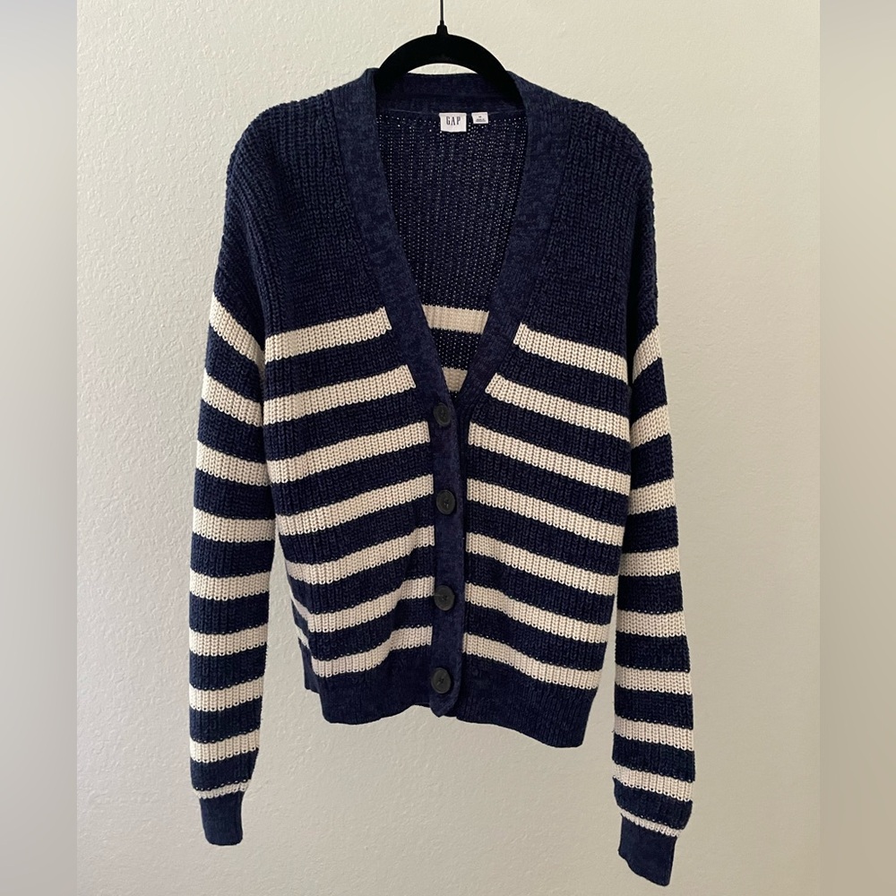 Women’s GAP relaxed v-neck button front cardigan